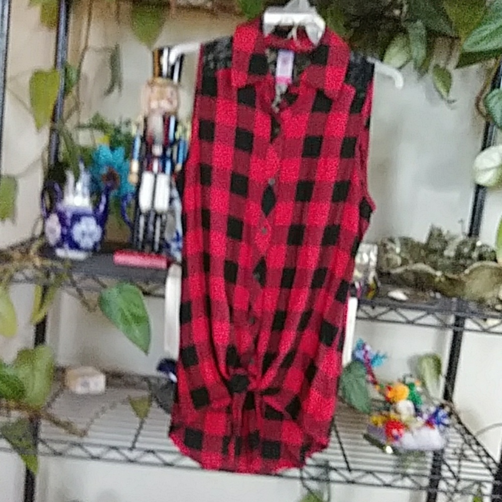 women's ,tie in front, sleeveless tank top